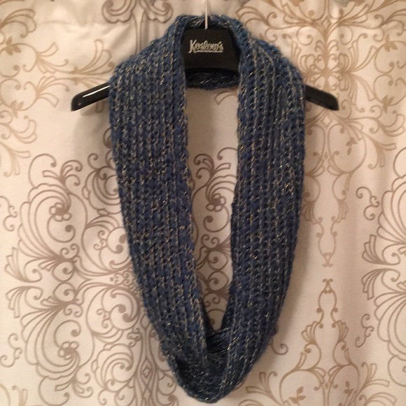 SCARF - Picture 3 of 4